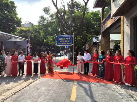 Hà Nội: Phường Long Biên ra mắt tuyến phố đảm bảo an toàn thực phẩm, thúc đẩy thanh toán không dùng tiền mặt