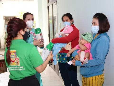 Quỹ Phát triển Tài năng Việt trao “Triệu phần quà san sẻ yêu thương” đến các hoàn cảnh khó khăn tại TPHCM