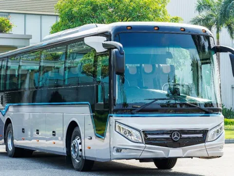 Thaco Auto xuất khẩu xe bus cao cấp Mercedes-Benz sang Thái Lan