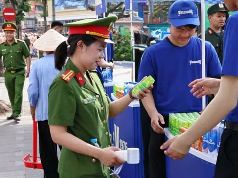 40.000 sản phẩm dinh dưỡng Vinamilk tiếp sức chương trình “Tổ quốc bình yên”