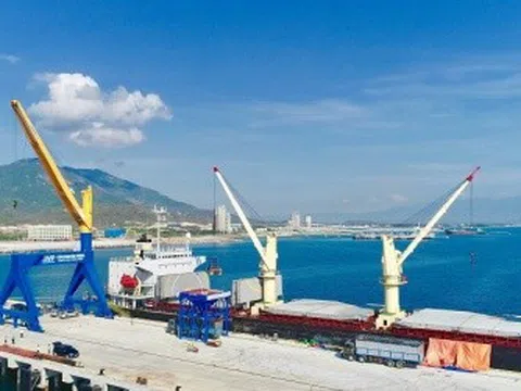 Cổ phiếu cảng Cam Ranh (CCR) chuẩn bị lên sàn HNX, giá tham chiếu của phiên giao dịch đầu tiên sẽ là 28.100 đồng