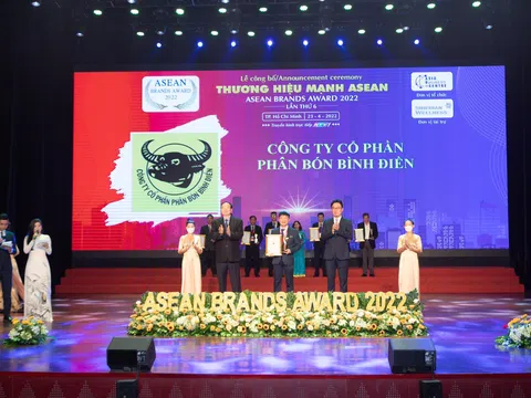 Công ty Cổ phần Phân bón Bình Điền đón nhận danh hiệu "Top thương hiệu mạnh Asean 2022”