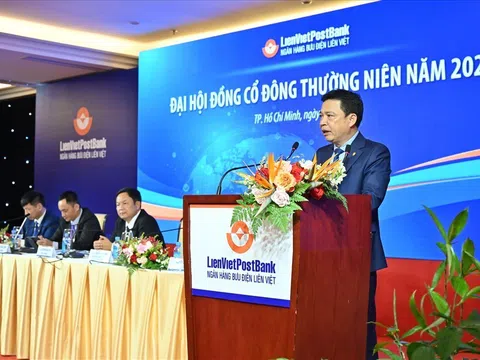 CEO LienVietPostBank Phạm Doãn Sơn nói gì khi giá cổ phiếu LPB liên tục giảm mạnh ?