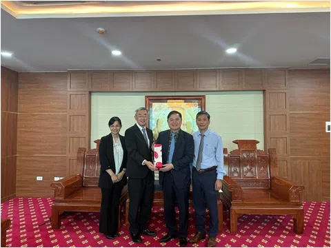 Chủ tịch VUSTA Phan Xuân Dũng tiếp Trưởng đại diện JINED Việt Nam Takeshi Makigami
