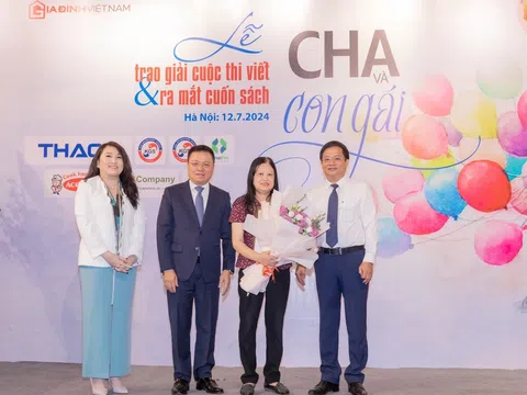 Trao giải cuộc thi viết 'Cha và con gái': PGS. TS Lưu Khánh Thơ đoạt giải Nhất