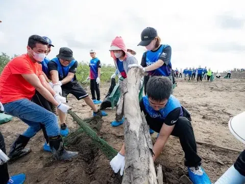 Gần 10.000 người Vingroup và tình nguyện viên ra quân làm sạch bờ biển tại 28 tỉnh, thành phố