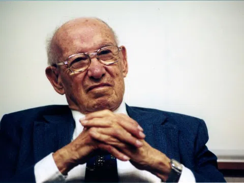Peter Drucker: Bậc thầy kiến tạo những nguyên lý quản trị bất biến mọi thời đại