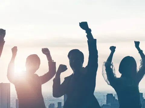 Bạn bè thành công còn mình vẫn lẹt đẹt: Do kém cỏi hay bản thân đang chạy khác múi giờ?