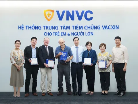 'Cha đẻ' vaccine Rotavirus đánh giá cao mô hình tiêm chủng của VNVC