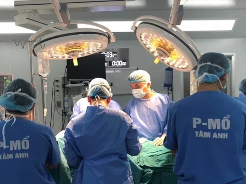 Bệnh viện Đa Khoa Tâm Anh mổ cấp cứu thành công song thai “tam tai” hiếm gặp