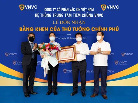 VNVC nhận Bằng khen của Thủ tướng vì nỗ lực mang vắc-xin Covid-19 về Việt Nam