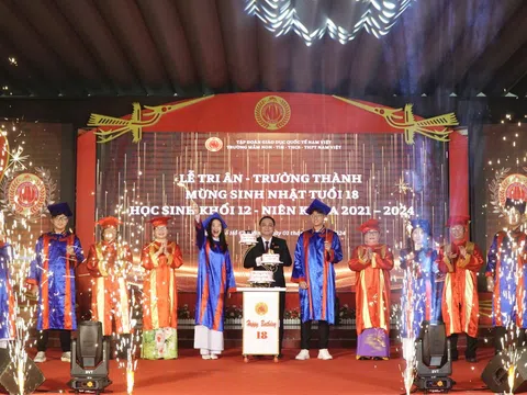 Lễ tri ân và trưởng thành cho học sinh khối 12 trường Nam Việt