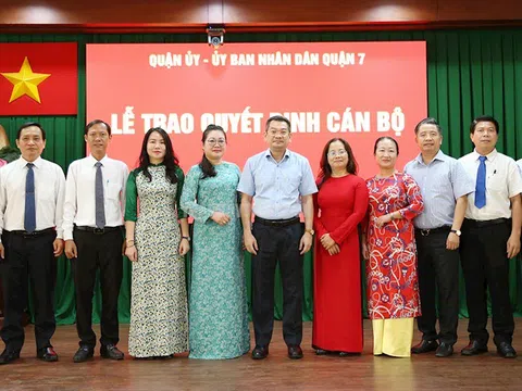 Quận 7 (TP.HCM) điều động, bổ nhiệm cán bộ: Kiện toàn nhân sự, nâng cao hiệu quả lãnh đạo