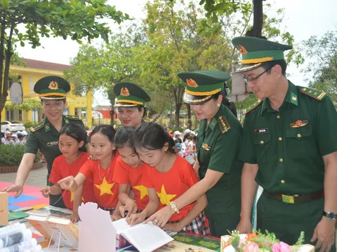 Tuyên truyền ngày sách Việt Nam cho học sinh khu vực biên giới