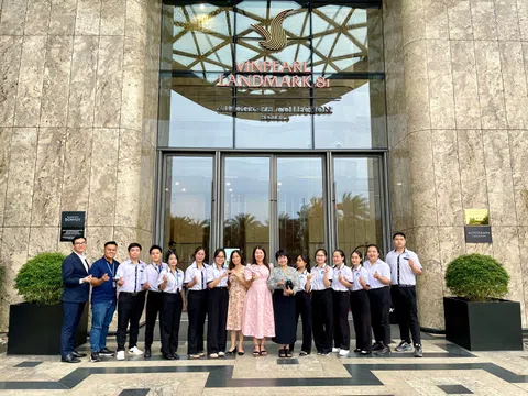 Chạm tay vào chuẩn mực 5 sao: Hành trình trưởng thành của sinh viên UFM tại Vinpearl Landmark 81