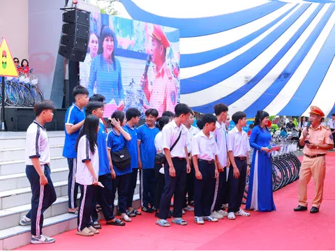 Caravan Báo Pháp Luật Việt Nam lần 3: Hành trình kết nối yêu thương – Lan tỏa văn hóa giao thông học đường