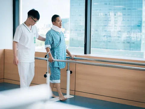 Thoát khỏi nguy cơ liệt tứ chi nhờ phẫu thuật u nội tủy tại Bệnh viện Mặt Trời