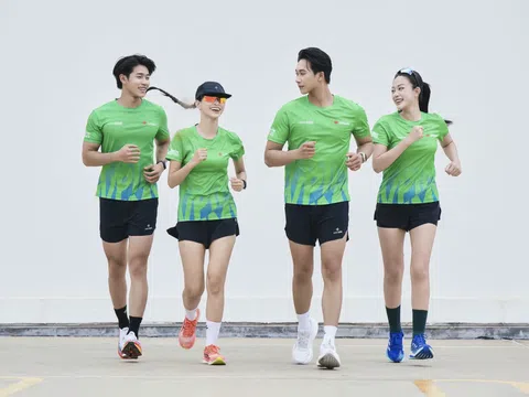 Mở túi race kit 'Thịnh vượng' từ VPBank Hanoi International Marathon 2025