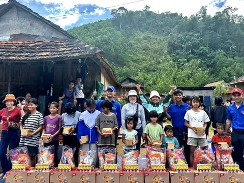 Masan Consumer vận chuyển hàng trăm tấn thực phẩm thiết yếu hỗ trợ bà con vùng lũ