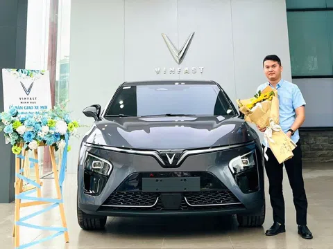 Dạy lái bằng VinFast VF 7, chủ xe chia sẻ: “Tiết kiệm 7-8 triệu mỗi tháng so với xe xăng”