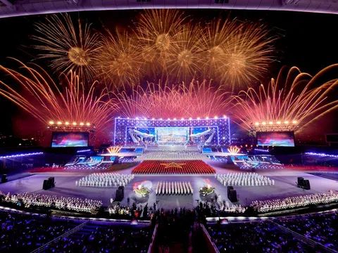 Không cần đợi giao thừa, "vua pháo hoa" Sun Group khiến Mỹ Đình rực sáng như lễ hội pháo hoa thế giới