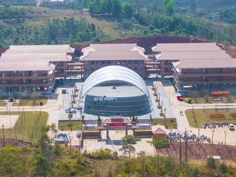 Máy tính bảng, nhạc cụ dân tộc… và ngôi trường “5 sao” hiện đại vùng biên giới Điện Biên