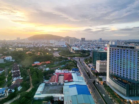 Thị trường TP.HCM phân hóa rõ nét, căn hộ và nhà liền thổ giảm tốc, bất động sản lưu trú bứt lên