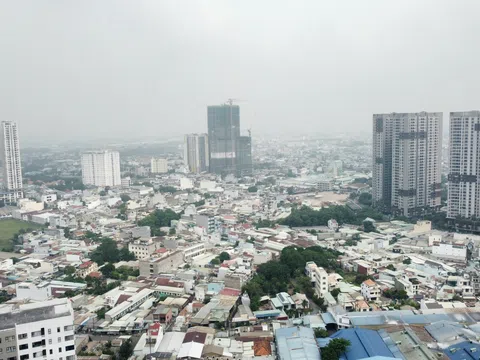 Bất động sản cần lối ra khi tín dụng bị siết và chi phí vốn tăng mạnh