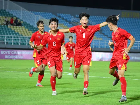 U17 Việt Nam vô địch: Dấu ấn HLV Roland và “hệ sinh thái” CLB Hà Nội