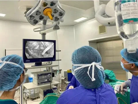 Vinmec xử lý thành công khối lạc nội mạc tử cung áp xe, chèn ép thận ở nữ bệnh nhân Gen Z