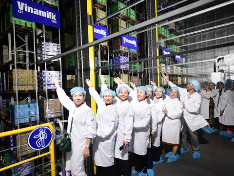 Vinamilk đón thế hệ “đồng niên” tham quan nhà máy với lời hứa chăm sóc sức khỏe bằng dinh dưỡng chất lượng