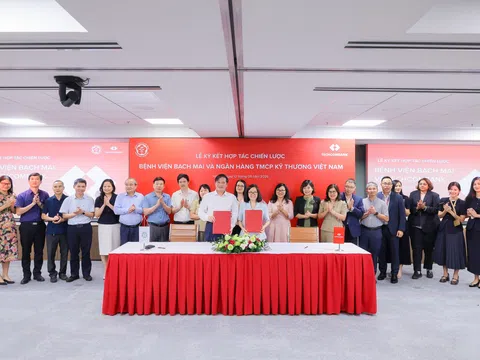 Bệnh viện Bạch Mai và Techcombank hợp tác xây dựng hệ sinh thái tài chính y tế