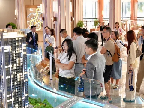 Giá nhà giảm nhưng giấc mơ an cư của người trẻ vẫn xa tầm với
