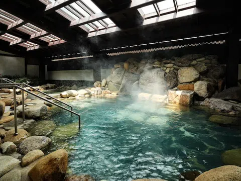 Vì sao người Nhật thích tắm onsen trong cả mùa hè?