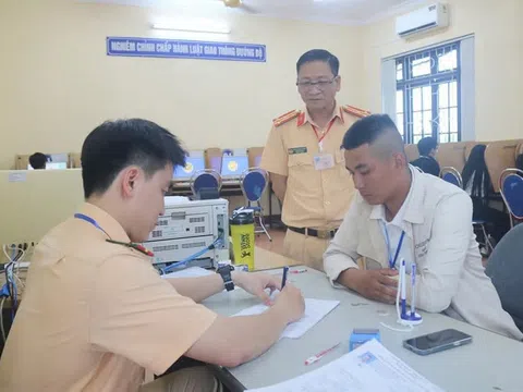 Công an TP Huế lần đầu tổ chức kỳ thi sát hạch và cấp giấy phép lái xe