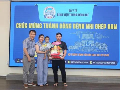 Bệnh nhi 15 tháng tuổi được cứu sống thần kì sau ca ghép gan