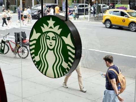 Starbucks bất ngờ thay đổi lãnh đạo: Sa thải CEO, bổ nhiệm người mới