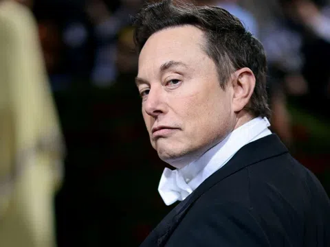 Tiền chảy vào túi Elon Musk: SpaceX và Tesla vươn tới những đỉnh cao mới