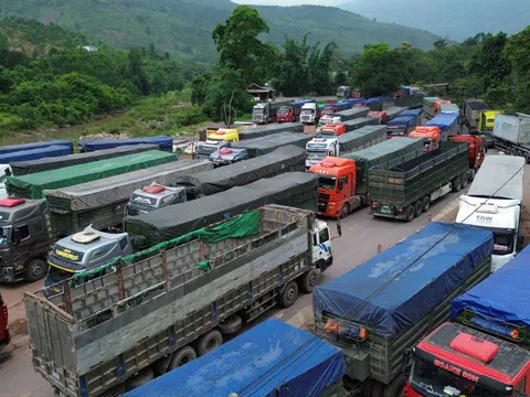Quảng Trị: Đường lên Cửa khẩu Quốc tế La Lay tắc nghẽn