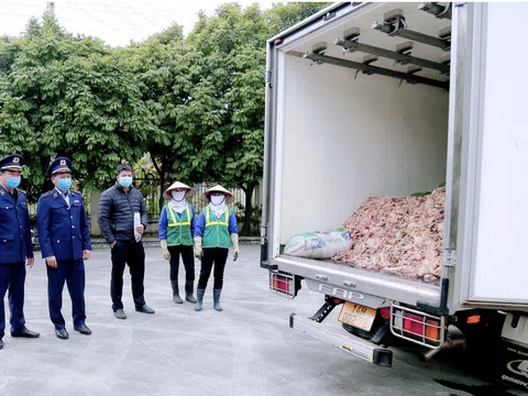 Quảng Ninh: Xử lý vi phạm và tiêu hủy 2.400 kg mỡ động vật không rõ nguồn gốc