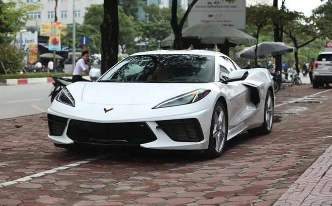 Mê mẩn với siêu xe Mỹ - Chevrolet Corvette C8 2020 đầu tiên tại Việt Nam