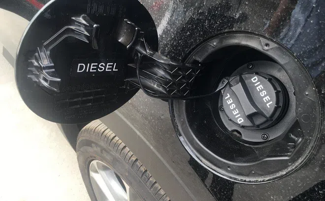 5 Cách dễ dàng nhận biết giữa ô tô chạy xăng và ô tô chạy dầu