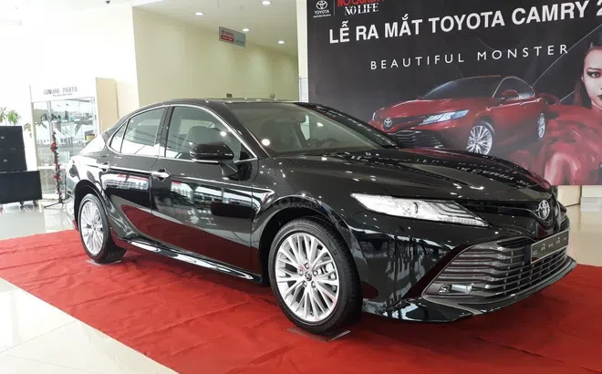 Đại lý giảm giá Toyota Camry 35 triệu đồng