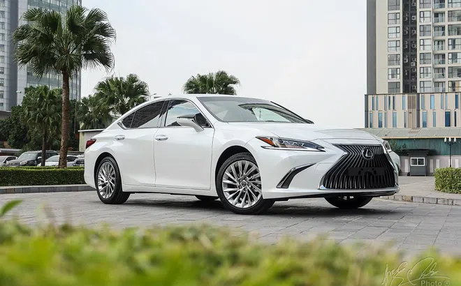 Lexus ES 2021 trình làng thị trường Việt, tăng trang bị, giá vẫn chỉ là 2,45 tỷ đồng