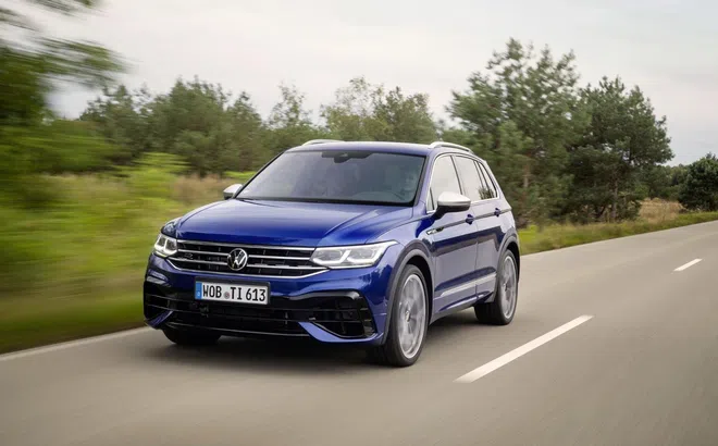 Volkswagen Tiguan 2021 R lên kệ đậm chất xe đua