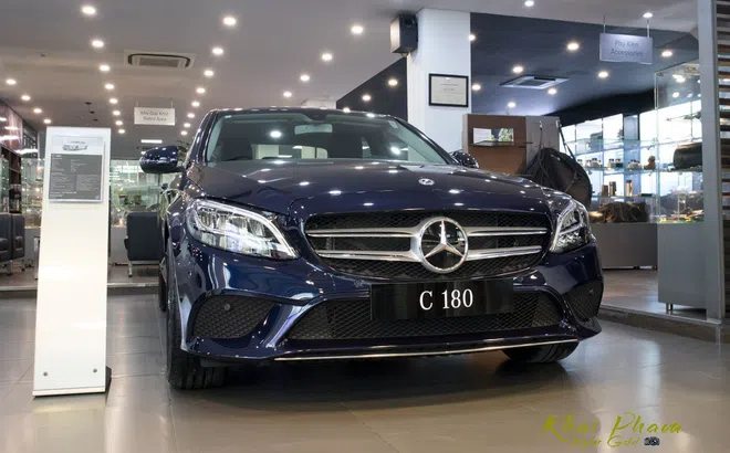 Đại lý Mercedes tung ưu đãi phí 0 đồng trước bạ cho khách mua C180 và E180