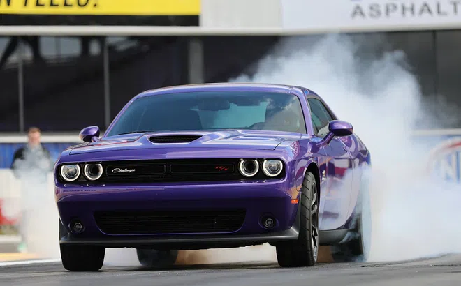 Dodge Challenger Scat Pack chào giá từ 1,9 tỷ đồng