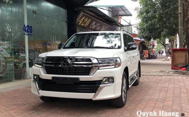 Toyota Land Cruiser VXS Executive Lounge 2021 gần 7 tỷ đồng vừa về Việt Nam có gì mà "hot" vậy?