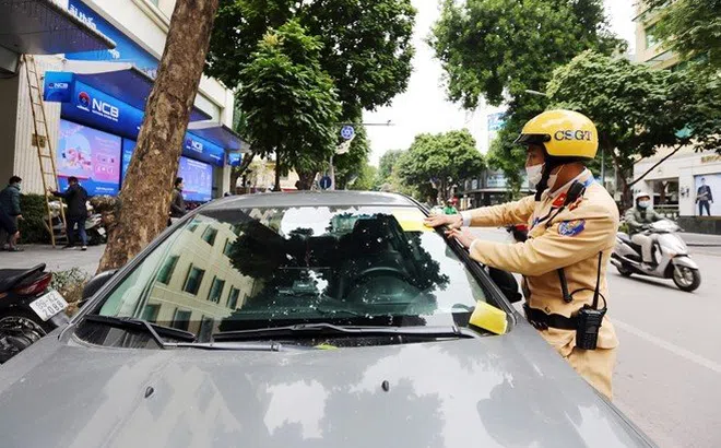 8 tuyến đường CSGT Hà Nội dán phạt nguội ô tô dừng đỗ sai quy định