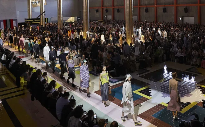 Prada ký thoả thuận dài hạn với L’Oreal